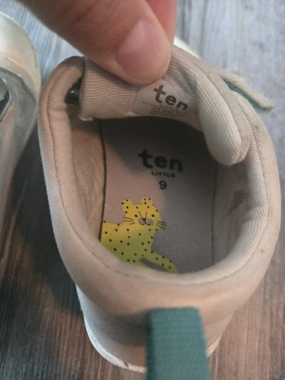 Ten Little Kids Canvas Hook-and-Loop Sneakers in Beige with Teal Accent